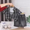 Conjunto de Verano con Mangas Cortas para Niños 2026 Nuevo Elegante Ropa de Verano para Bebé Conjunto de Tres Piezas con Camisa a Cuadros de Moda