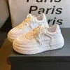 Zapatos de plataforma para mujer, nuevo modelo otoño 2026, casuales y versátiles, zapatillas de suela gruesa que aumentan la altura para personas bajitas, zapatos blancos de otoño, estilo ins