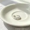 Anel aberto elegante em formato marquise com diamante, textura vintage e design esculpido, anel de prata para casais, moderno, luxo leve, versátil para o uso diário