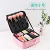 Bolsa de Maquiagem grande capacidade bordado de tatuagem beleza e cabeleireiro Kit Armazenamento de cosméticos conjunto de divisória multicamadas mala de rodinhas entrega de cabelo