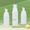 Botella dispensadora de espuma tipo mousse blanca 200 ~ 300 ml botella limpiadora facial botella de limpieza botella de espuma con cabezal de cepillo de silicona de plástico PET