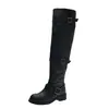 Botas femininas over-the-knee estilo retrô europeu e americano com fivela de cinto, novo modelo outono 2026, salto grosso, bico redondo, cano alto franzido, botas de montaria