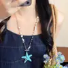 Collar tejido a mano de estrella de mar de verano, estilo largo inspirado en la dopamina para mujer, estilo de vacaciones en la playa, accesorio moderno y versátil