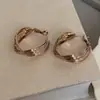 Aretes de Aro Sencillos Estilo Hong Kong Dorado Chocolate, Aretes de Aro de Lujo Ligero de Gama Alta, Nuevos Aretes de Aro Metálicos Europeos y Americanos 2026 para Mujer