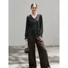 Fotos reales de la nueva colección de otoño 2026: Suéter tejido casual estilo francés, de corte holgado, con diseño calado, cordón ajustable, cuello en V y fruncido en la cintura para mujer