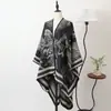 Nuevos Chalecos de Punto Cálidos Europeos y Americanos para Otoño e Invierno, Ponchos Geométricos Divididos Tejidos de Venta Caliente Transfronteriza, Bufandas al por Mayor de Fábrica