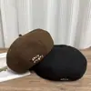 Boina bordada con letras nueva para otoño e invierno para mujer, popular en línea, sombrero de calabaza para adelgazar la cara, sombrero de artista cálido y elegante