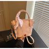 Bolso tipo bandolera para cesta de verduras, bolso pequeño, nuevo estilo 2025, suave y dulce, nicho, alta gama, versátil, bolso cruzado, tipo cubo, bolso pequeño