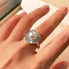 Anillo Abierto Geométrico Cuadrado con Perla Shijia Redonda Perfecta y Diamantes Completos para Mujer, Elegante, de Nicho, Exquisito, de Gama Alta, Versátil