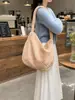 Nuevo bolso de hombro de felpa con estampado de diamantes para otoño e invierno, con un estilo relajado, gran capacidad y que se puede llevar debajo del brazo o como bolso cruzado.; una opción suave y versátil para mujeres