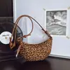 Bolsa Transversal Fosca Retrô Nova Moda Feminina Casual Bolsa de Ombro Popular de Nicho Bolsa Croissant