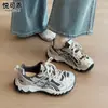 Tênis de treino retrô alemão de couro genuíno para mulheres, tênis de corrida para atividades ao ar livre, novidade do outono de 2026, versátil, casual, esportivo, com sola grossa, estilo "dad shoes"