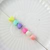 Cuentas sueltas de acrílico con forma de corazón para pulsera, abalorios pequeños de color primaveral con agujero recto, accesorios de decoración para pulseras, venta al por mayor