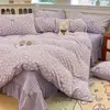 Colcha Acolchada Estilo Fresco de Lana de Leche de Peso Elevado Juego de Cuatro Piezas Invierno Espesado Cálido Coral Fleece Juego de Tres Piezas 4