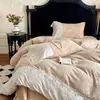 Conjunto de quatro peças romântico estilo francês em veludo de leite bordado cor bordô, espessado e quente com capa de edredom de renda, roupa de cama de inverno de alta qualidade