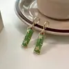 Forma de Bambú Esmeralda ~ Nuevos Pendientes de Bambú Verde Estilo Chinoiserie Lujo Accesible de Alta Gama Nicho Simples Elegantes Pendientes de Estilo Antiguo Tendencia