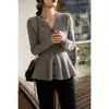 Blusa de tricô com barra em cauda de peixe e efeito emagrecedor na cintura, design japonês e coreano transfronteiriço para mulheres, nova blusa de gola V para outono e inverno de 2026