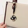 Chaveiro criativo em formato de cogumelo, transfronteiriço, leve e luxuoso, com adornos de diamante, material de PU moderno, charmoso de bolsa requintado estilo coreano e japonês, e um acessório fofo para meninas
