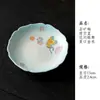 Conjunto de chá de cerâmica azul céu claro com underglaze pintado à mão, apresentando um design de borboleta, incluindo uma tigela com tampa, bule, xícaras de chá e xícaras de café