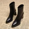 Botas Curtas Bico Fino para Mulheres 2026 Outono e Inverno Novo Estilo Tendência Salto Alto Bloco Pequenas Botas Slim Francesas Botas Martin Elásticas
