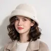 Gorro de lana cálido tipo cuenca simple decoración de perlas copa redonda sombrero ecuestre sombrero pequeño con temperamento boina elegante para madre