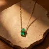 Colar Retangular Verde Cristalino de Luxo Retrô Aço Titânio Galvanizado Joia de Alto Padrão Versátil Corrente para Clavícula de Commuter para Mulheres