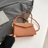 Bolsa Listrada de Nicho Feminina Elegante Design de Nicho Bolsa de Mão 2025 Moda Tendência Ombro Transversal Pequena Quadrada para o Trabalho