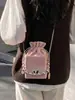 Bolso Pequeño Moderno y de Moda 2026 Nuevo Diseño Versátil Bolso Cruzado con Cadena de Perlas Bolso Cubo de Hombro Único para Viajes