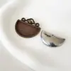 Colgante Retro Hecho a Mano Base de Metal Ranura Hueca Pieza Metálica Brocado de Canción Semicircular DIY Incrustación de Resina
