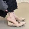 Sapatilha Elegante Francesa Bico Fino Laço Cetim Duas Formas Salto Bloco Primavera Outono Novo Temperamento para o Trabalho Sapatos Gentis de Vovó