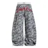 Calça de Sarja Camuflada com Bordado de Letras Retro Americana, Barra Curva, Unissex, Verão, Solta, Caimento Fluido, Jazz, Street Dance, Casual, Calça de Moletom