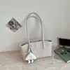 Bolso tote grande tejido a mano transfronterizo para mujer, nuevo bolso de hombro de verano 2026 de nicho de alta gama para ir al trabajo