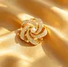 Broche de Nuevo Estilo 2026 para Mujer, Medalla de Lujo Ligero Exquisita de Gama Alta, Pin de Solapa para Traje, Insignia de Alto Valor, Accesorio de Moda