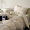 Juego de ropa de cama de cuatro piezas, 60 piezas, 100% algodón, tejido grueso, con textura en relieve y bordes enrollados, con un diseño simple y de color liso, que incluye una funda de edredón de algodón, una sábana plana y una sábana bajera.