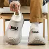 Nuevas Zapatillas de Algodón Impermeables de Suela Gruesa para Hombre para el Invierno 2025, para el Hogar y el Exterior, Antideslizantes, Cómodas y Zapatos de Algodón de Terciopelo