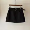 Saia evasê estilo coreano para mulheres baixinhas 2026 nova saia de meio comprimento outono/inverno cintura alta saia elegante que molda o quadril saia curta versátil anti-exposição