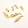 Accesorios para Joyería DIY Chapado Eléctrico Alta Retención de Color Cobre Chapado en Oro Carpa Pequeña Incrustada con Circonio Colgante Móvil Colgante DIY Colgante