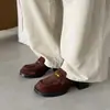 Sapatos Mocassins de Couro Texturizado com Fivela de Metal Estilosa para o Dia a Dia 2026 Primavera Salto Alto Robusto Bico Quadrado Couro Genuíno Boca Profunda para Mulheres