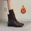 Estilo Coreano Outono/Inverno 2026 Novas Botas Curtas Quadradas Retrô Elegantes para Mulheres Salto Grosso Estilo Britânico Botas Emagrecedoras Botas Chelsea de Cano Médio