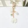 Nuevo colgante de llavero con forma de corazón de perla y flor de rosa, accesorio fresco y simple de corazón de perla, decoración para funda de auriculares y bolso