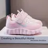 Sapatos casuais para meninas, sapatos de calçar para alunos do ensino fundamental, tênis infantis, cabedal de couro, novos modelos de primavera e outono, tênis de corrida para meninos, sola macia