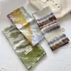 Bufanda de Seda de Moda de Gama Alta Estilo Nuevo Primavera y Verano Versátil Atmósfera de Lujo Ligero Bufanda Protectora Solar Estampada Decorativa Cuadrada para Mujer