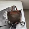 Bolso Pequeño Retro de Moda Transfronterizo para Mujer, Nuevo Bolso Cruzado para Teléfono Primavera y Otoño 2026, Bolso Cubo Marrón de Alta Gama