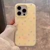 Bordas macias em cores de doce com bolinhas coloridas são doces e adequadas para a capa do telefone Apple 17ProMax 18