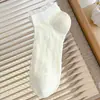 Meias Finas Curtas Brancas de Verão Femininas Malha Vazada Respirável Absorventes de Suor Renda Pequena Estilo Japonês Verão Algodão Cano Curto Versátil