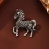 Broche Metálico del Año Nuevo del Caballo del Zodiaco, de Alta Gama y Elegante, con un Caballo Galopando, Simbolizando el Éxito, Accesorio para Ropa