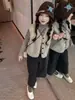 Nueva colección de otoño e invierno para niñas: conjunto de chaleco esponjoso engrosado y camiseta de rayas, chaleco cálido con cuello semi-alto, adecuado para niños mayores