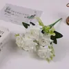 Arranjo de Flores Mini Rosas Artificiais 7 Cabeças Estilo Levemente Luxuoso para Decoração de Sala de Estar em Casa, Decoração de Mesa de Centro com Flores de Seda
