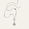 Colar de borla com contas florais azuis de alta qualidade para mulheres, um choker único para usar em camadas, corrente de clavícula chique e versátil