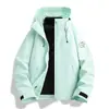 Chaqueta tres en uno estilo montaña para mujer, chaqueta versátil a prueba de viento e impermeable para hombre para viajes, montañismo, uso en grupo, ropa de trabajo, compra al por mayor